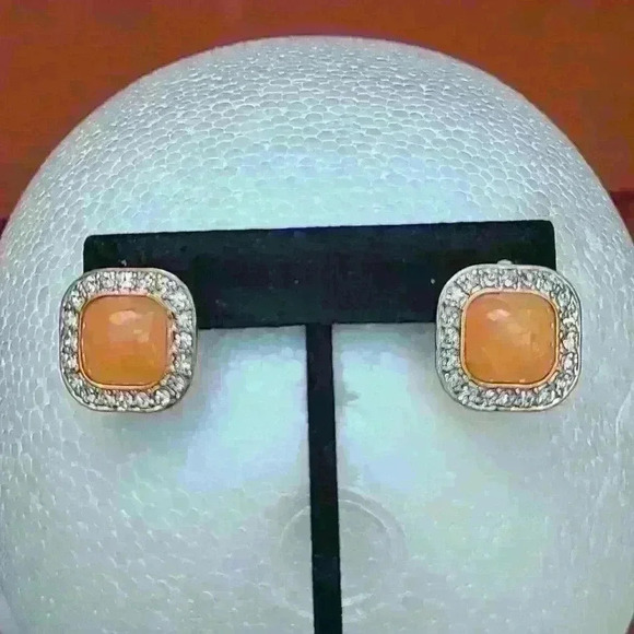 VINTAGE salmon stones with gold tone rehnistones stud  earrings - Picture 4 of 17